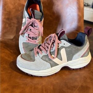 Veja Women's Sneakers - Gray and Pink